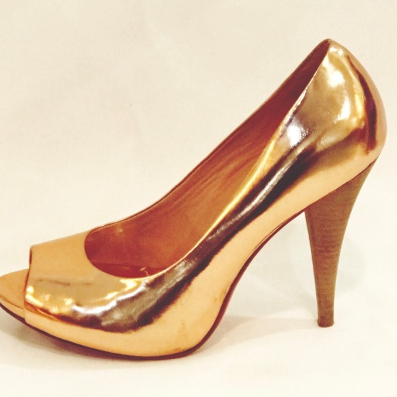 BCBG MaxAzria Peep Toe Pumps Rose Gold Metallic - Picture 1 of 7